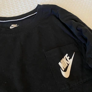 Nike topp - Långärmad topp från Nike. Storlek M! Köparen står för frakten :)