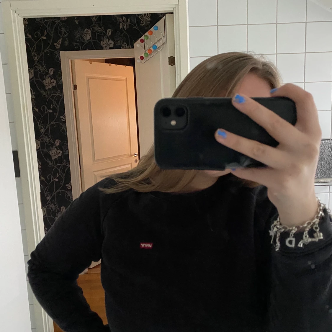 Levi’s sweatshirt  - 91