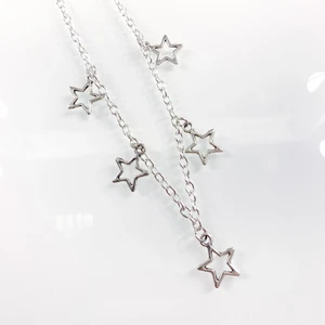 Halsband med stjärnor🌟 - Justerbart halsband med stjärnor✨                                      - 55kr🌟
