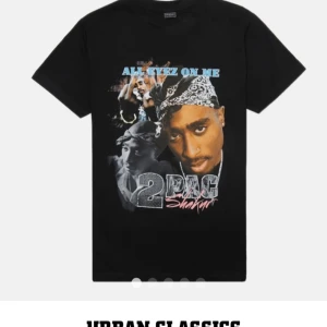 Tupac tröja STORLEK- S - Säljer Tupac tröja(: Kostar 300kr men säljer för 100kr 🖤⚡️