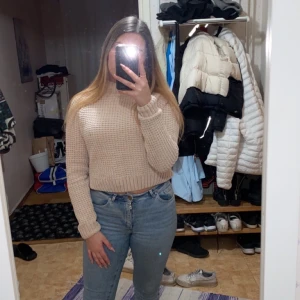 Tröja från hm - Tröja ifrån hm i storlek S använd ett fåtal gånger, super skön i material