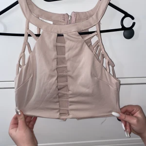 Festtopp  - Festtopp i storlek XS, ljus rosa! Använd 1 gång, i fint skick. 30kr💖