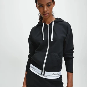 Calvin klien - Mörkblå tjocktröja aldrig använd i storlek L