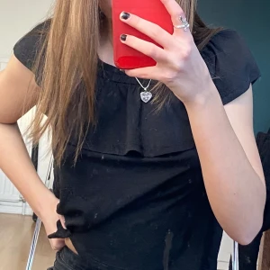 Offshoulder topp - Superfin offshoulder topp ifrån gina, säljer då den blivit för liten :)