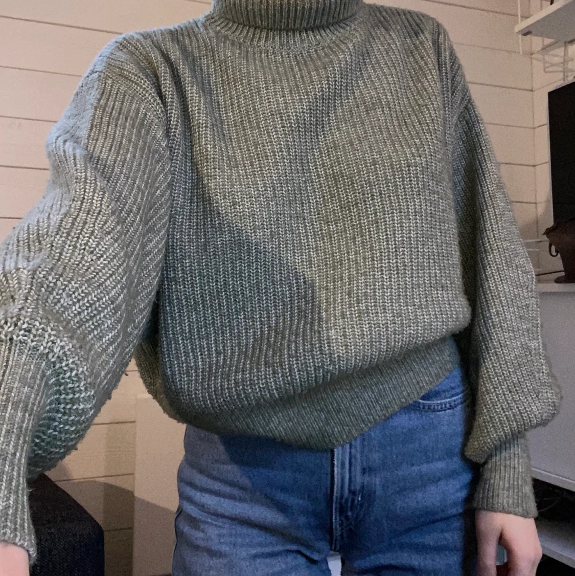 Grön stickad tröja med polo