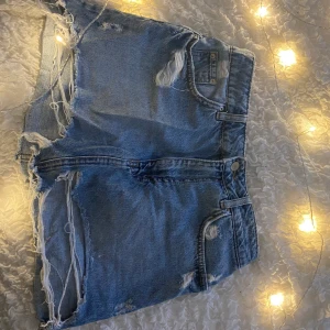 Kjol från hm - Passar perfekt, använd 1 sommar. Är nu för liten.