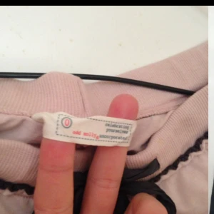  - Säljer min knappt använda OddMolky mjukisshorts, man knyter dom själv på sidan. 