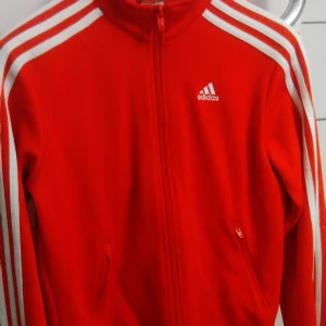  - Adidas zipjacka storlek fint skick 