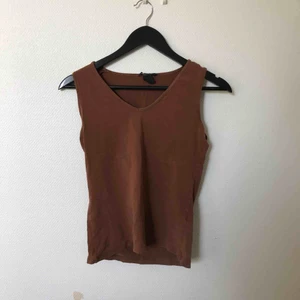  - Snävt linne från H&M, liten L