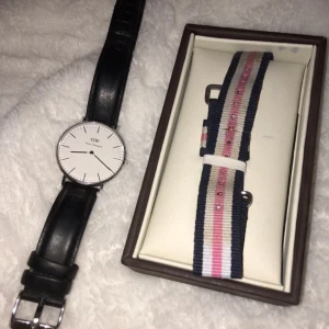  - Klocka från Daniel Wellington med 2 remmar