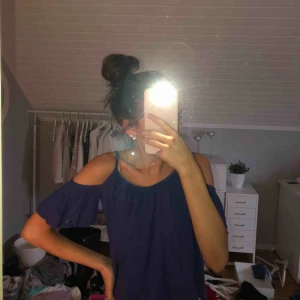  - Blå tröja ifrån bikbok 15kr frakt