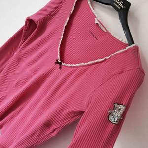 Superfin mörk rosa tröja från Odd Molly. Jättefint skick. (Bild lånad) 