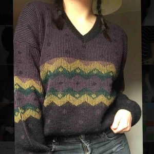  - Skit fin stickad tröja dom är perfekt om du vill ha en mer ”oversized” look. Jag själv är oftast en S/M som en liten referens om ni undrar hur den skulle sitta på er ❤️ Frakten tillkommer , hämtas annars i Falun ❤️