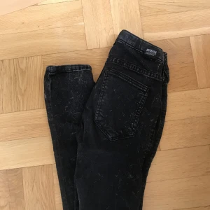  - helt nya Dr denim i ballt mönster. Passar XS-S