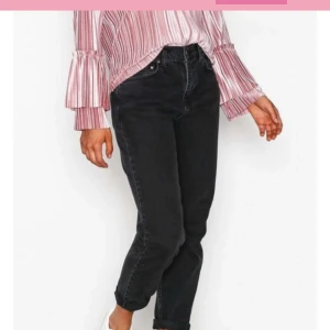  - ”High waist vintage denim” Använda 1-2 gånger så de är i bra skick! Priset kan diskuteras.