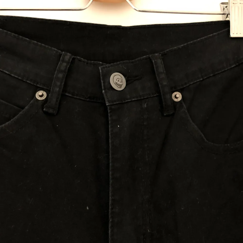 Oanvända jeans från Cheap Monday i storlek 26/32!  Köparen står för frakten!. Jeans & Byxor.