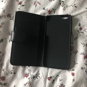  - Plånboksskal med bortagbar insida. Frakt kostar 20kr. 