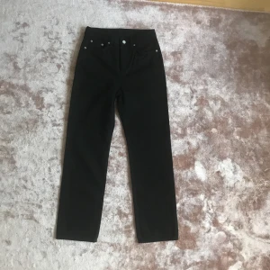  - Svarta jeans 