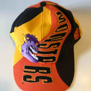  - Space Jam Monstars keps från 1996. Vintage. One Size men åt det mindre hållet 