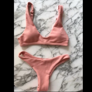  - Jättesnygg oanvänd  ljusrosa bikini. Säljer pga fel storlek. Passar S och M. 