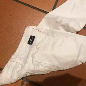  - Vita dr denim jeans som blivit för små, använda ca 2 ggr