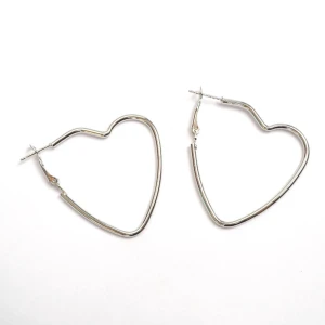  - nya örhängen  frakt 10 kr 