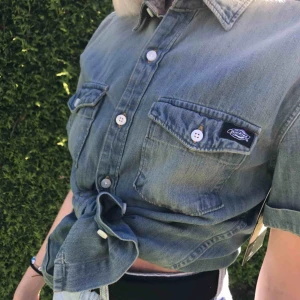  - Helt ny Dickies skjorta med prislapp kvar Priset går att diskutera 