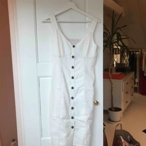  - Klänning från gestuz HELT oanvänd. Inköpt iår. 