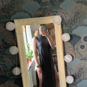  - Cool topp från Vero moda! Lite stor på mig som vanligtvis har XS/S. Frakt inräknat i priset, tar endast swish. Bara att skicka en fråga om du undrar något! 