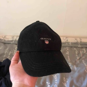 - Gant keps Använd 1-2 gånger  Frakt: 27kr