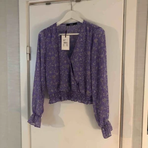  - Söt blommig blus från Bik Bok Köpt förra året men aldrig använt den 