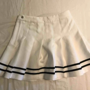  - Kjol ifrån HM aldrig använd storlek 36