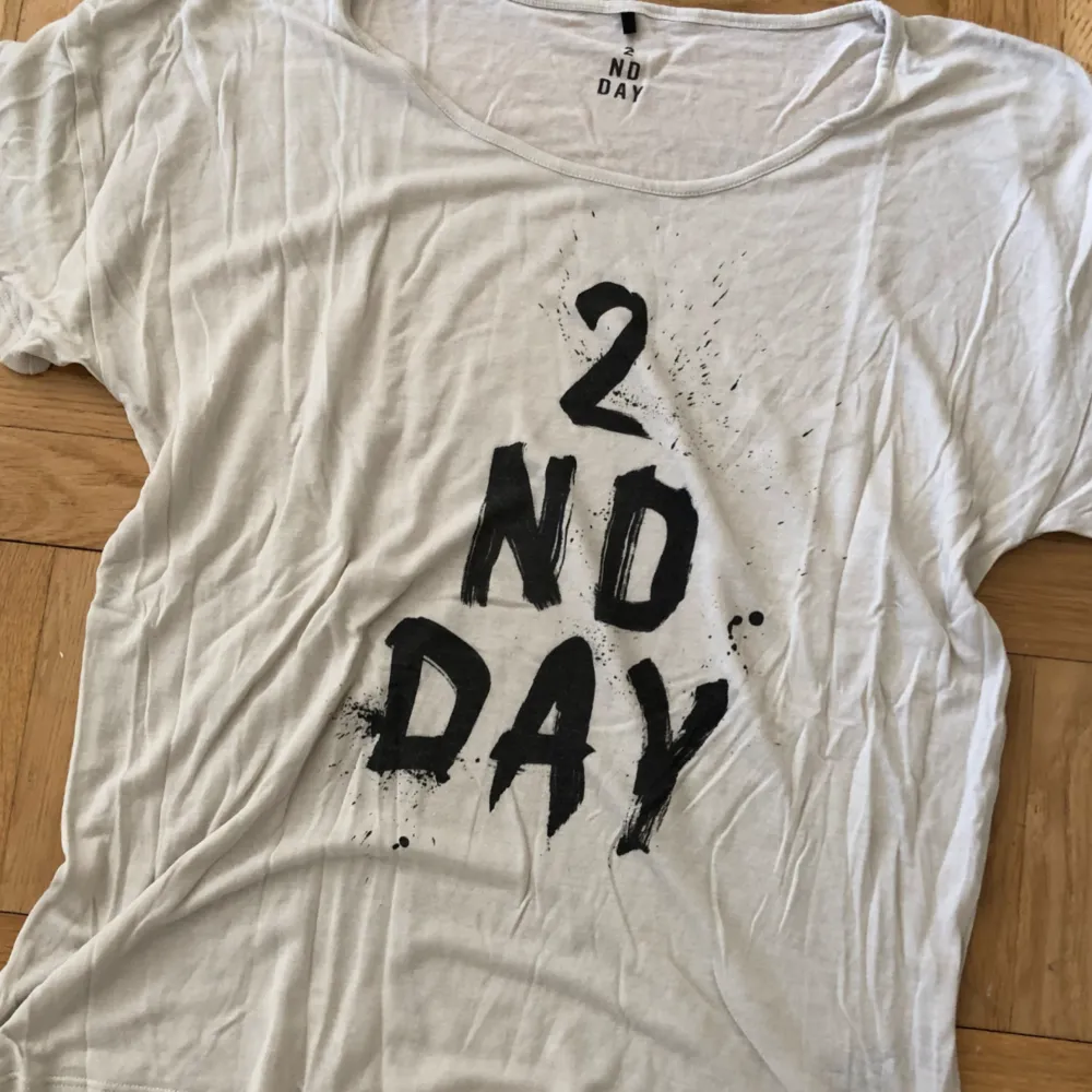 Tshirt ifrån 2nd Day. Nyskick. 💘. T-shirts.