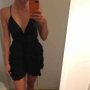  - Festklänning i gott skick. Högt pris pga köpt för mycket mer.