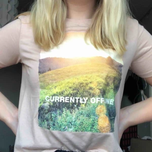  - T-shirt från H&M, knappt använd. Frakt på 42kr tillkommer🥰