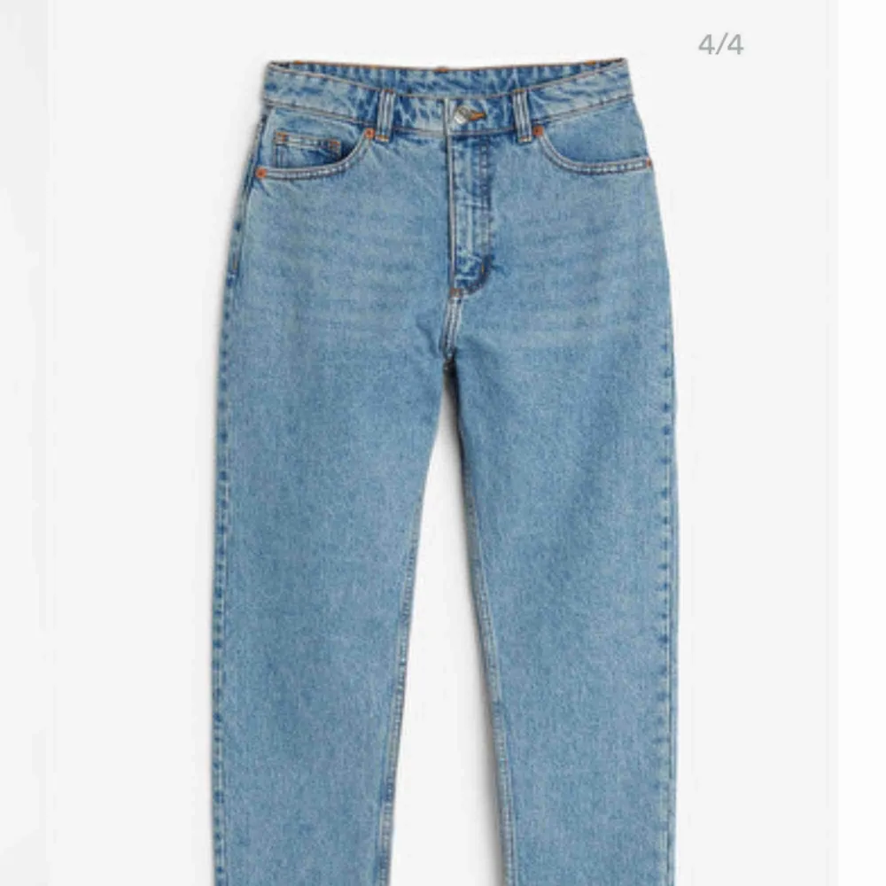 Jättesnygga Monki jeans i modellen kimomo🌼 Helt nya, endast använda 1gång. Priset kan diskuteras.  Nypris:400kr. Jeans & Byxor.