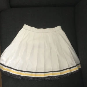  - Kjol från american vintage store. Fint skick! Köparen står för frakt 💕