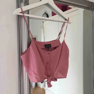  - Oanvänd top.  Frakt tillkommer🌸
