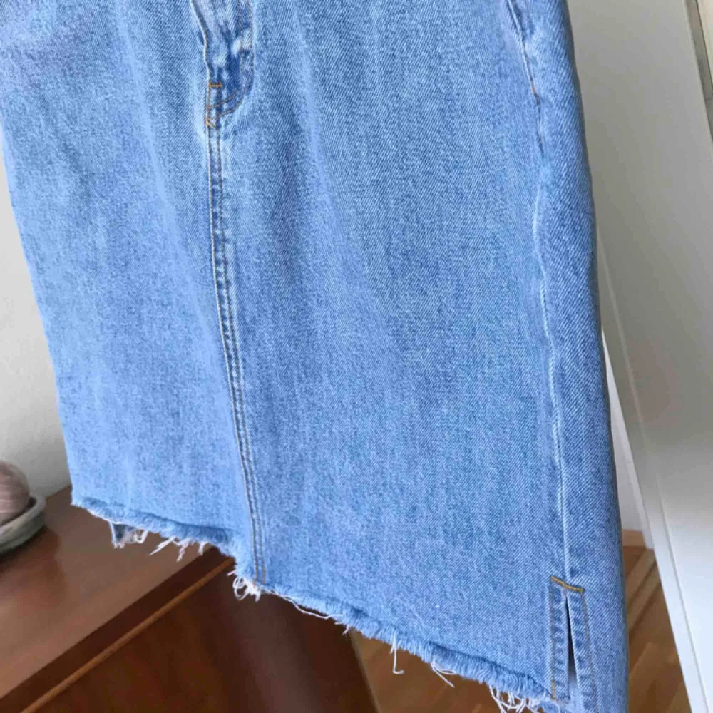 Kjol från Dr denim i snyggt jeanstyg. ✨💗 (Köpt för 400 kr). Kjolar.