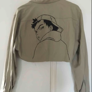  - Croppad jacka som jag målat på ryggen med textilfärg ✨ inspo från anime Fooly Cooly 😁 