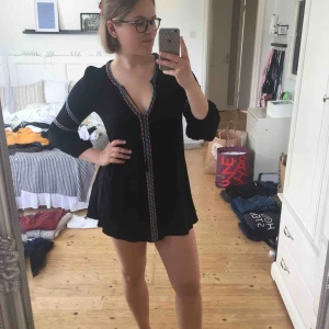  - Snygg klänning från forever 21, sparsamt använd.  Frakt tillkommer🌸