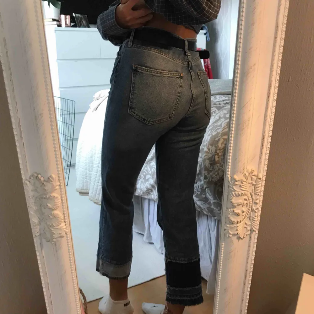 Highwaisted unika jeans från H&M. Frakt tillkommer🌹. Jeans & Byxor.