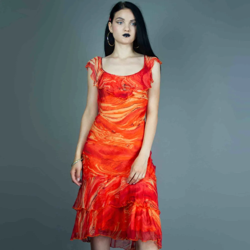 Vintage 00s Y2K midi dress in orange SIZE Label: L, fits best M Model: 173/ S Price is final! Free shipping! Ask for the full description! No returns! . Klänningar.