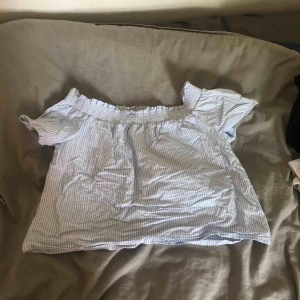  - Off shoulder topp från Ginatricot, huur söt??