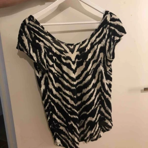  - Fin t-shirt /blus i bra skick