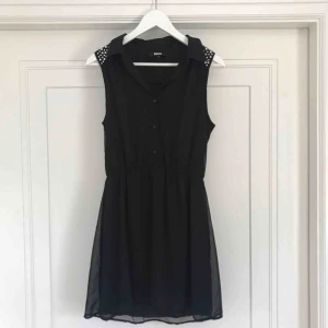  - Klänning från Bikbok, knappt använd. Möts helst upp i Trollhättan  