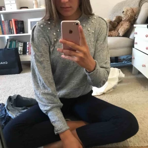  - Mysig tröja från Gina! Bara använd 3-4ggr!  Frakt tillkommer