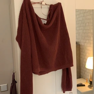 Stickad tröja  - Gammelrosa/lila stickad tröja från NAKD. Jättefin och skön! Storlek XS! 💗