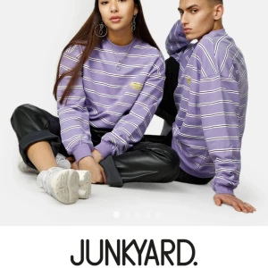 Sweatshirt  - Supercool sweatshirt från junkyard i väldigt bra skick. Använd cirka 2-3 gånger. Säljer för att den inte kommit till användning. Skriv till mig för fler frågor/bilder⚡️storlek s💕200kr+frakt. 