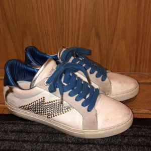 Zadig Voltaire sneakers  - Zadig Voltaire sneakers i storlek 40. Sparsamt använda med få slitningar. Säljer pga att dom ej används längre❤️ Går ner i pris pga vill få dom sålda:)